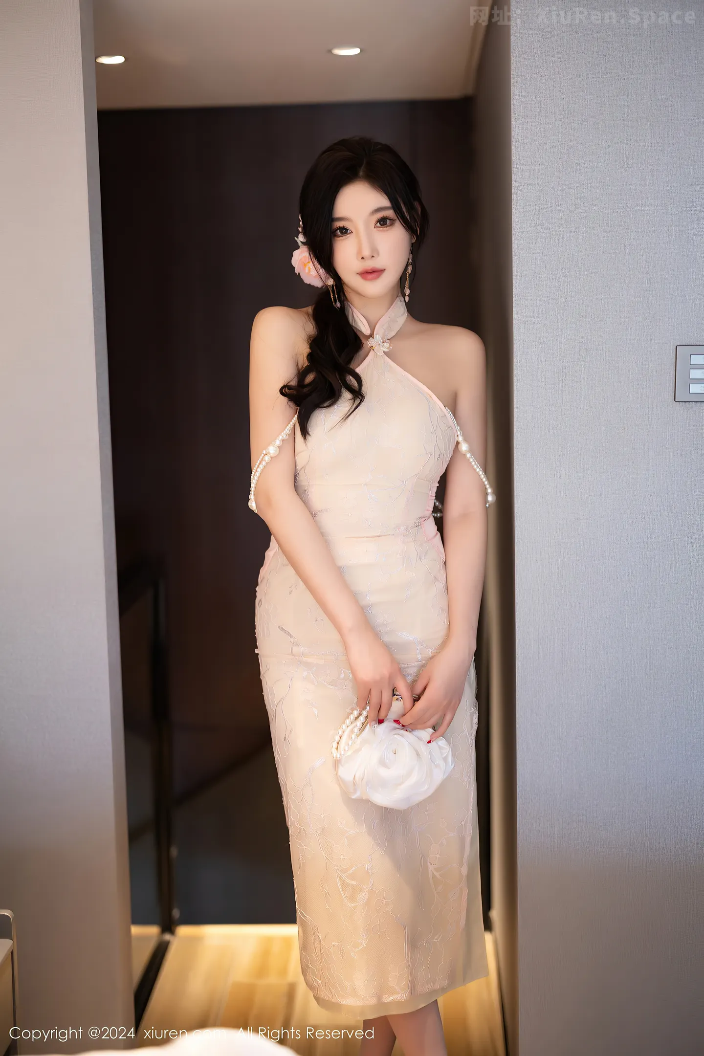 图片[5]-[XiuRen秀人网]VOL.8182 女神杨晨晨Yome性感露肩连衣短裙露粉色蕾丝内衣完美诱惑写真81P-秀人网官方网站